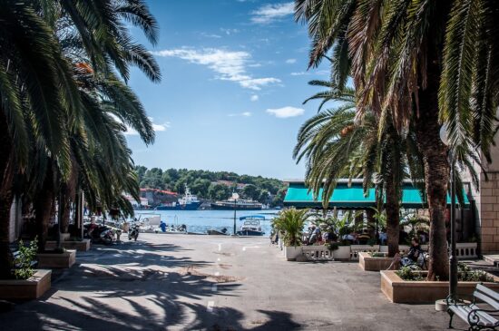 The tropical small town of Milna